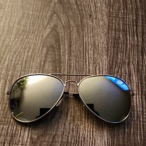 Stylish Silver Aviator Sunglasses